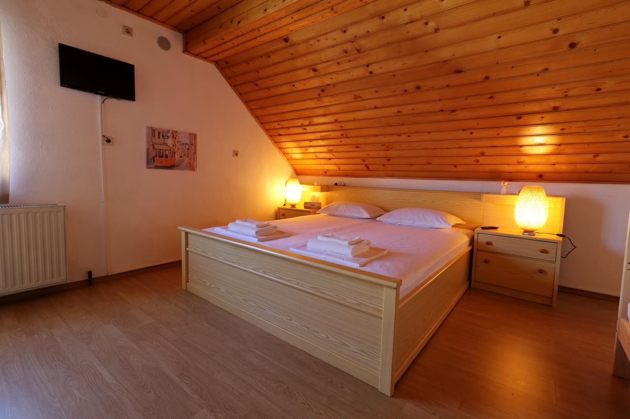 Casa 193 Motorcycle Friends Bed & Breakfast Sibiu Exterior photo